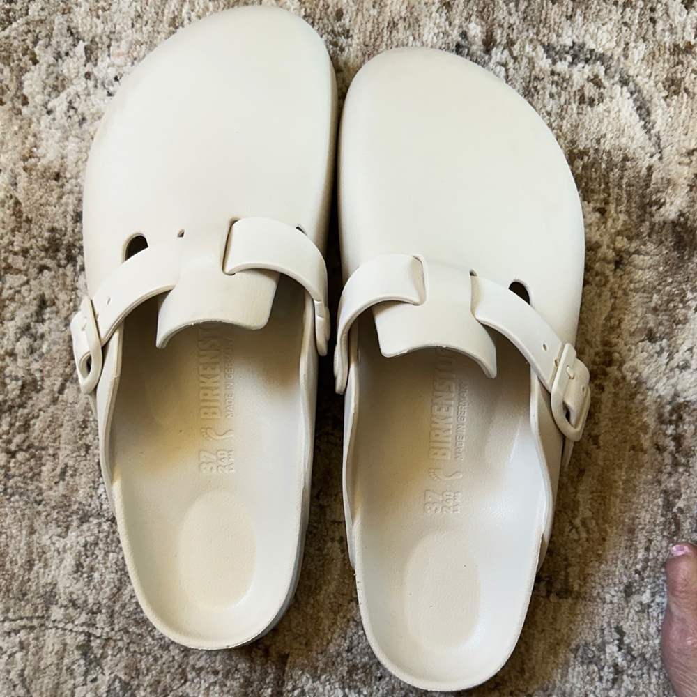 Birkenstock women’s Boston Clogs in Cream White